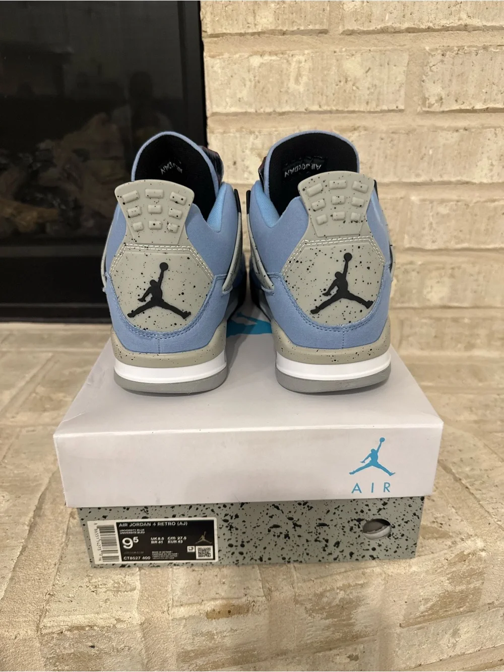 Jordan 4 ‘University Blue’